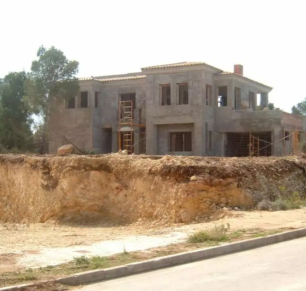 <p>Santa Ponsa / Mallorca<br />Sup. Const.: 380 m2<br />Sup. utíl : 420 m2</p>