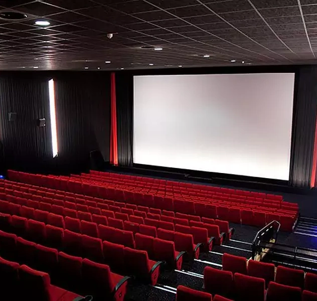 <p>10 Salas, 3.000 plazas</p>
<p>Dusseldorf / RKW</p>
<p>P. básico, P. ejecución.</p>
<p>(Cargo: Arquitecto Senior colaborante en equipo.)</p>