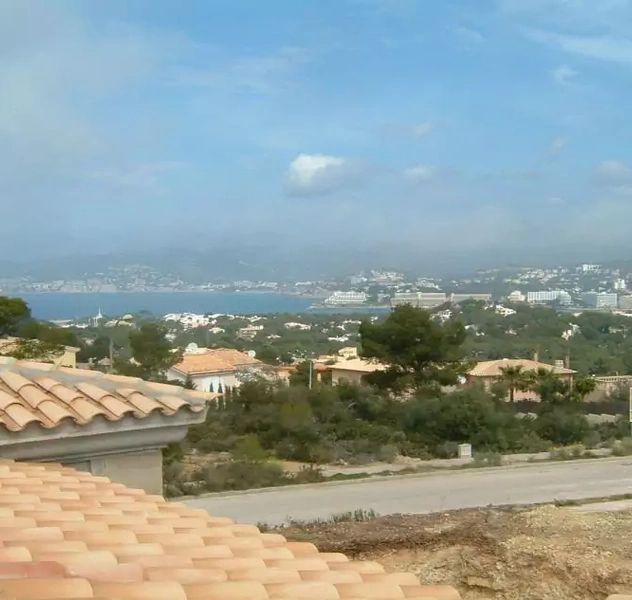 <p>Santa Ponsa / Mallorca<br />Sup. Const.: 380 m2<br />Sup. utíl : 420 m2</p>