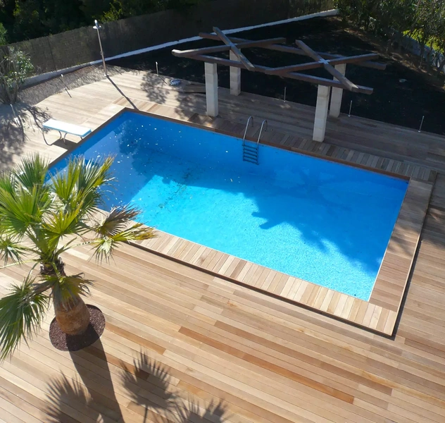 <p>Santa Ponsa/ Mallorca</p>
<p>Sup. Const.: 300 m2</p>
<p>Sup. utíl: 348 m2</p>
<p>(Particular)</p>