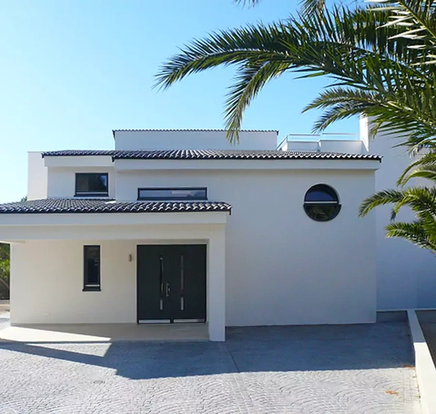 <p>Santa Ponsa/ Mallorca</p>
<p>Sup. Const.: 300 m2</p>
<p>Sup. utíl: 348 m2</p>
<p>(Particular)</p>