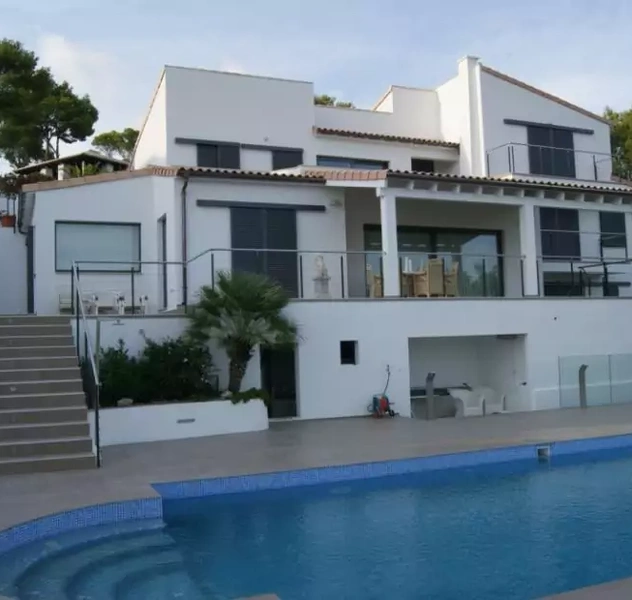 <p>Andratx / Mallorca</p>
<p>Sup. Const.: 365 m2</p>
<p>Sup. Utíl.: 340 m2</p>