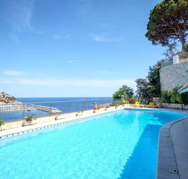 <p>260 Beds</p>
<p>Sant Feliu de Guixols / Girona</p>
<p><strong>Phase-1: </strong>Structural rehabilitation of lobby and reception area</p>
<p>Permission planning, Execution planning, construction site management.</p>
<p><strong>Phase-2: </strong>Project for upgrading and refurbishing the hotel from 2 to 3 Stars </p>
<p>Permission planning, Execution planning, Activity permission planning</p>
<p>(Viatges Anubis S.A.)</p>