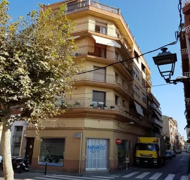 <p>Calella / Barcelona</p>
<p>Sup. Const.: 1.300 m2</p>