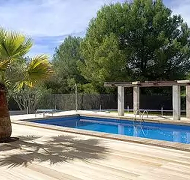 <p>Santa Ponsa/ Mallorca</p>
<p>Sup. Const.: 300 m2</p>
<p>Sup. utíl: 348 m2</p>
<p>(Particular)</p>