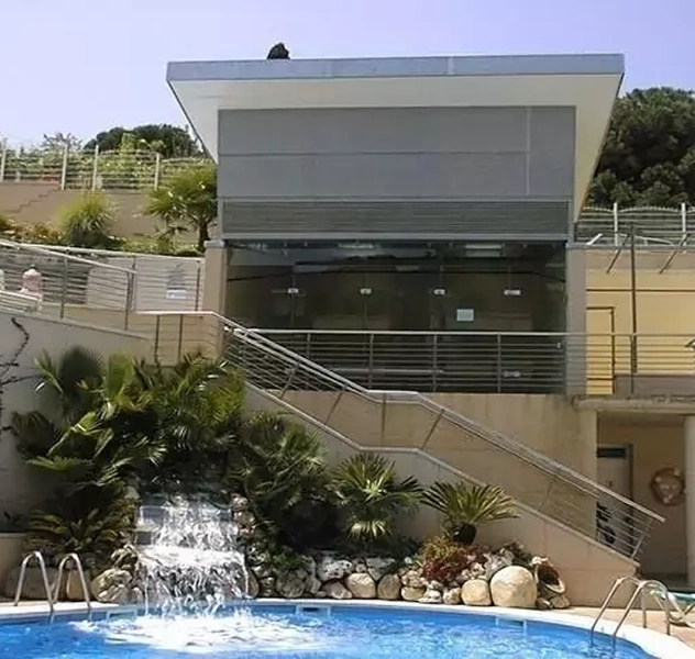 <p>450 beds</p>
<p>Category upgrade  from 2 to 3 stars hotel.</p>