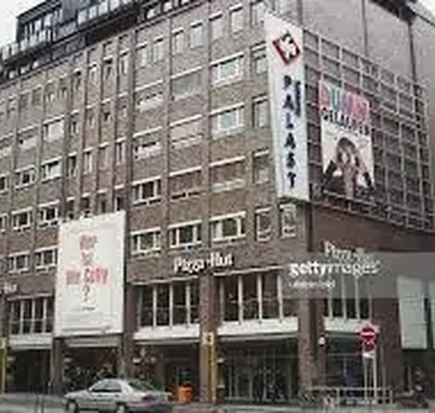 <p>12 Salas, 3.200 plazas</p>
<p>Hamburgo / RKW</p>
<p>P. básico, P. ejecución, Dirección de obra, Managment</p>
<p> </p>
<p>(Cargo: Director de proyecto, planificación)</p>