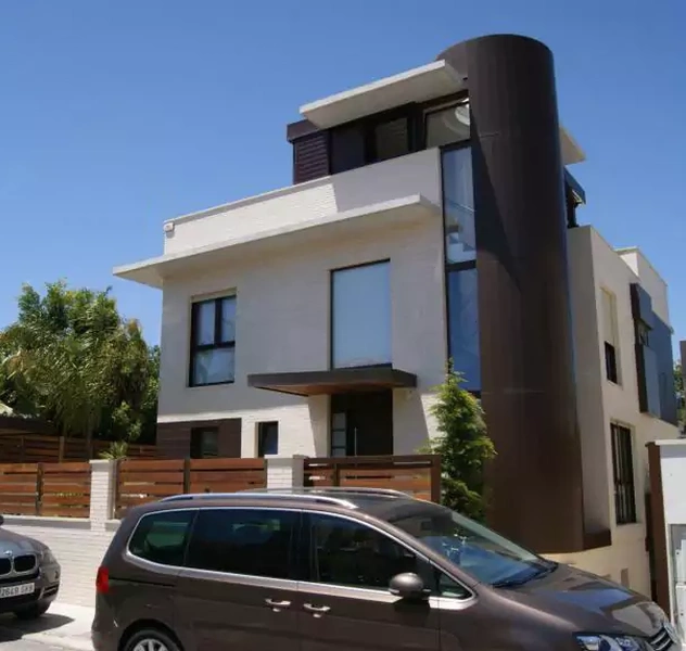 <p>Alicante</p>
<p>Sup. Const.: 365 m2</p>
<p>Sup. utíl.: 340 m</p>