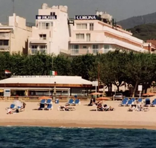 <p>380 plazas</p>
<p>Calella / Barcelona.</p>
<p>Cambio de categor&iacute;a de 1 a 3 estrellas.</p>
<p>Reforma integral del edificio incl. Interiorismo.</p>
<p>P. b&aacute;sico, P. ejecuci&oacute;n, Dir. obra, gesti&oacute;n obra,</p>
<p>P. de actividad / medioambiental.</p>
<p>(CARONIA S.A.)</p>