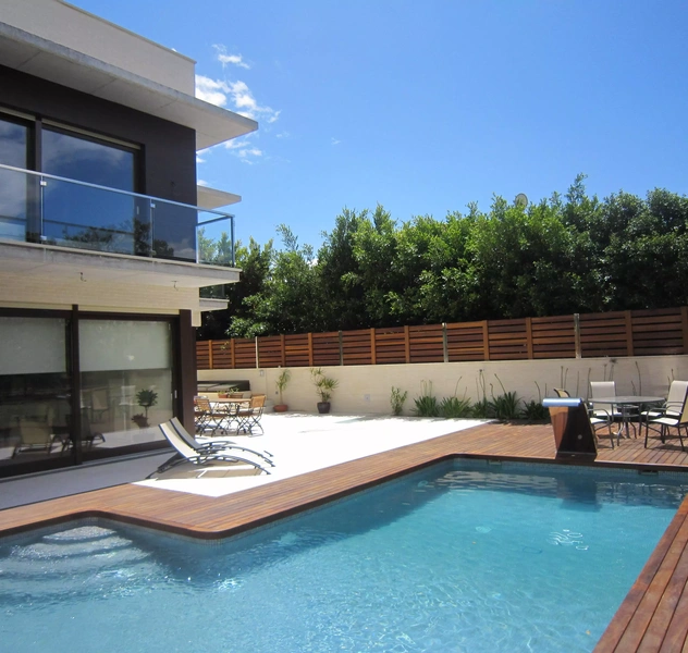 <p>Alicante</p>
<p>Sup. Const.: 365 m2</p>
<p>Sup. utíl.: 340 m</p>