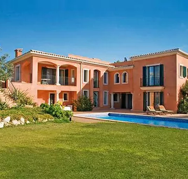 <p>Santa Ponsa / Mallorca<br />Sup. Const.: 380 m2<br />Sup. utíl : 420 m2</p>