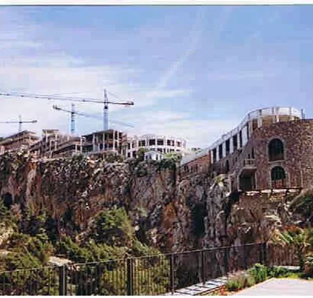 <p>240 Beds</p>
<p>Port de Soller / Majorca / Spain</p>
<p>In colaboration with Architekten RKW Düsseldorf / Germany</p>
<p>Project for the new interior distribution of spaces, new exploitation concept for the hotel.</p>
<p>(PLOENZKE), actually owned by  